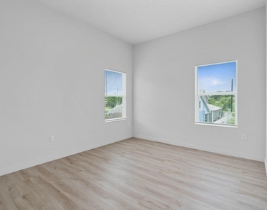 9725 Kerr Street - Photo Thumbnail 25
