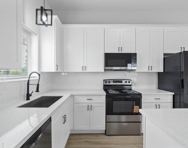 9725 Kerr Street - Photo Thumbnail 13