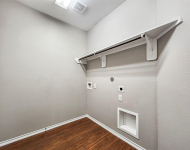 11427 Ryan Court - Photo Thumbnail 6