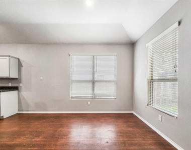 11427 Ryan Court - Photo Thumbnail 3