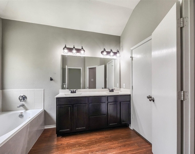 11427 Ryan Court - Photo Thumbnail 10