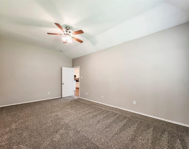 11427 Ryan Court - Photo Thumbnail 8