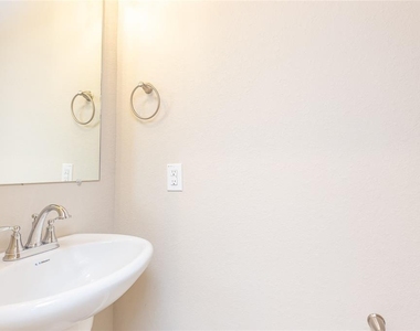 5546 Sallow Bay Lane - Photo Thumbnail 12