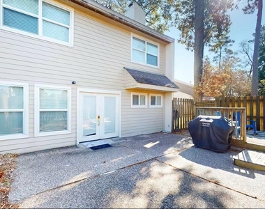 3935 Knollcrest Drive - Photo Thumbnail 4