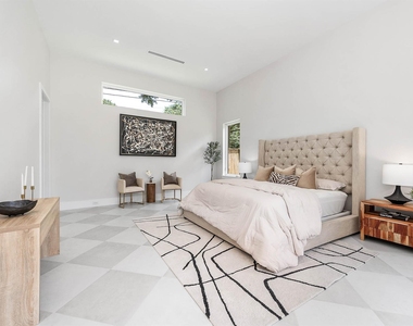 408 W 30th Street - Photo Thumbnail 15