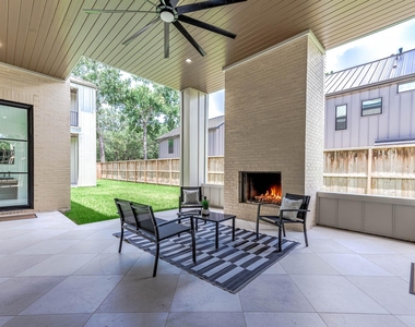 408 W 30th Street - Photo Thumbnail 4