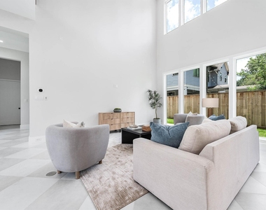 408 W 30th Street - Photo Thumbnail 7