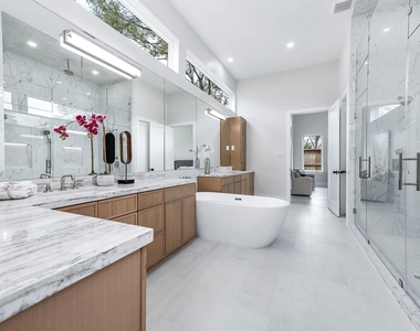 408 W 30th Street - Photo Thumbnail 19