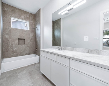 408 W 30th Street - Photo Thumbnail 32