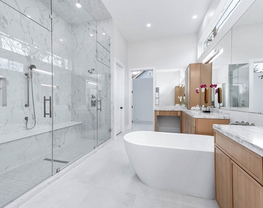 408 W 30th Street - Photo Thumbnail 18