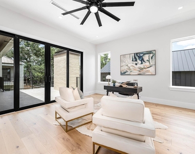 408 W 30th Street - Photo Thumbnail 24