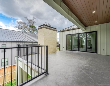 408 W 30th Street - Photo Thumbnail 27