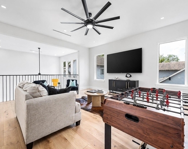 408 W 30th Street - Photo Thumbnail 22
