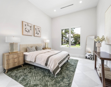408 W 30th Street - Photo Thumbnail 14
