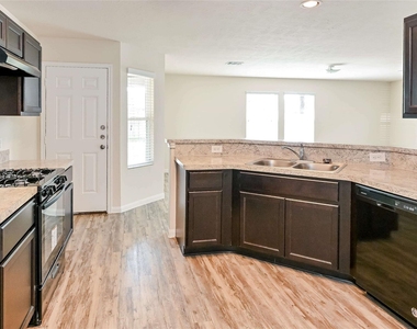 13286 Italian Cypress Avenue - Photo Thumbnail 2