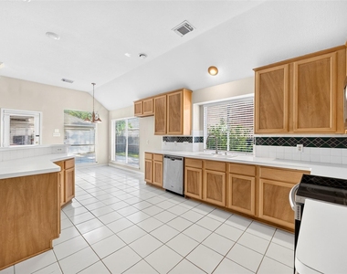 5814 Eldridge Glen Drive - Photo Thumbnail 10