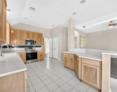 5814 Eldridge Glen Drive - Photo Thumbnail 11
