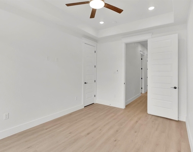 1311 E 33 Street - Photo Thumbnail 22