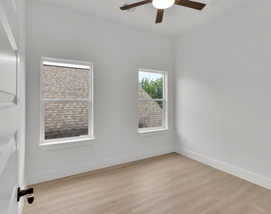 1311 E 33 Street - Photo Thumbnail 15