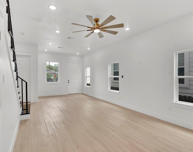 1311 E 33 Street - Photo Thumbnail 12