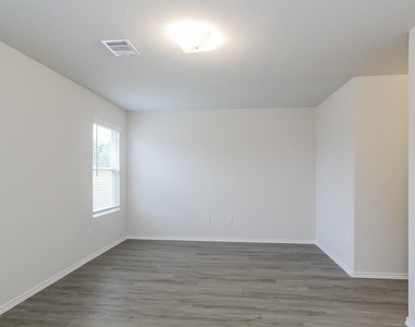325 Shelby Meadow Drive - Photo Thumbnail 9