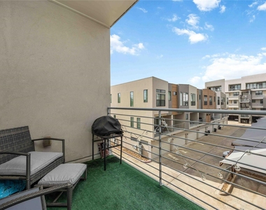2401 Crawford Street - Photo Thumbnail 2