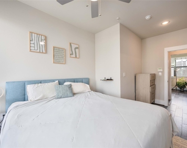 2401 Crawford Street - Photo Thumbnail 12