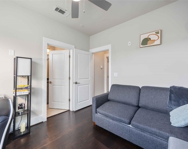 2401 Crawford Street - Photo Thumbnail 7