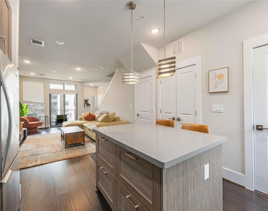 2401 Crawford Street - Photo Thumbnail 15