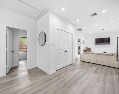 8614 Peachtree Street - Photo Thumbnail 9