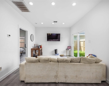 8614 Peachtree Street - Photo Thumbnail 10
