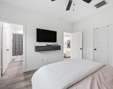 8614 Peachtree Street - Photo Thumbnail 4