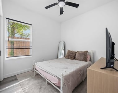 8614 Peachtree Street - Photo Thumbnail 12