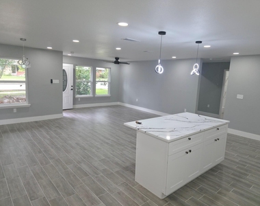 3914 Southlawn Street - Photo Thumbnail 4