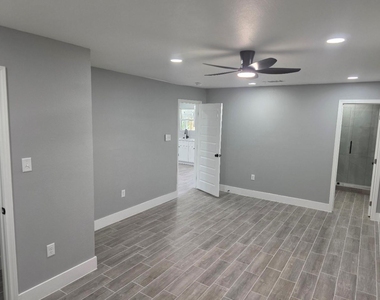3914 Southlawn Street - Photo Thumbnail 5