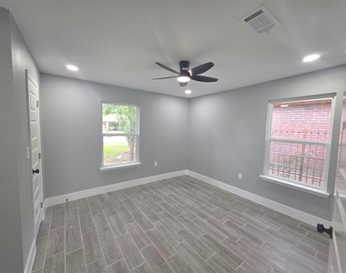 3914 Southlawn Street - Photo Thumbnail 10