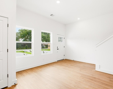 7841 Sunnyhill Street - Photo Thumbnail 6
