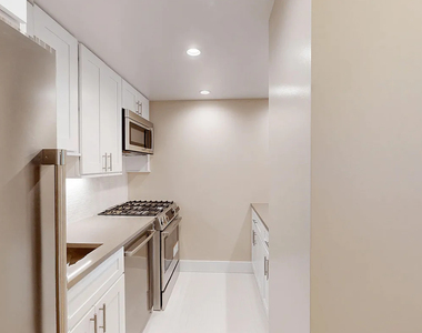 80 North Moore Street - Photo Thumbnail 2