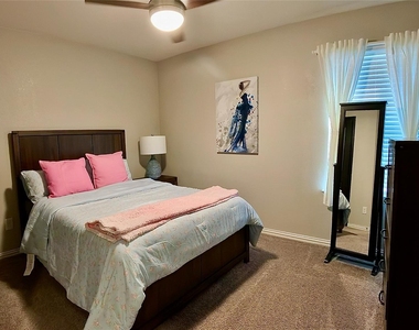 214 Club Crest Ln - Photo Thumbnail 3