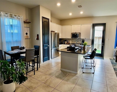 214 Club Crest Ln - Photo Thumbnail 1