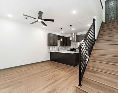 7987 Chateau Street - Photo Thumbnail 10