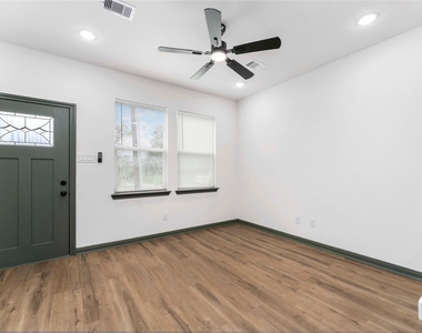 7987 Chateau Street - Photo Thumbnail 4