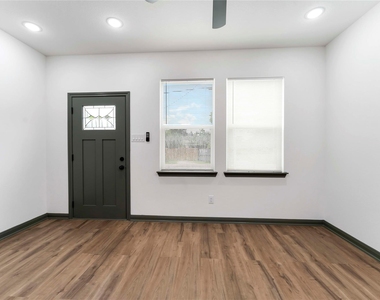 7987 Chateau Street - Photo Thumbnail 3