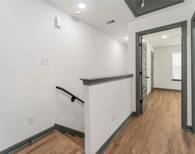 7987 Chateau Street - Photo Thumbnail 22