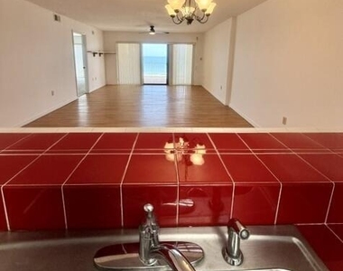 6770 Ridgewood Avenue - Photo Thumbnail 3