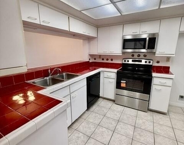 6770 Ridgewood Avenue - Photo Thumbnail 2