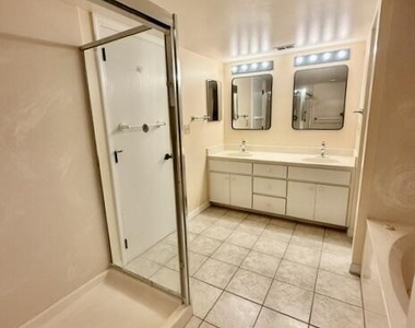 6770 Ridgewood Avenue - Photo Thumbnail 19