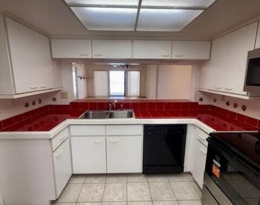 6770 Ridgewood Avenue - Photo Thumbnail 4
