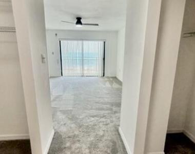 6770 Ridgewood Avenue - Photo Thumbnail 15