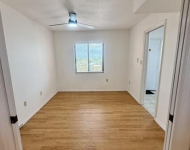 6770 Ridgewood Avenue - Photo Thumbnail 7